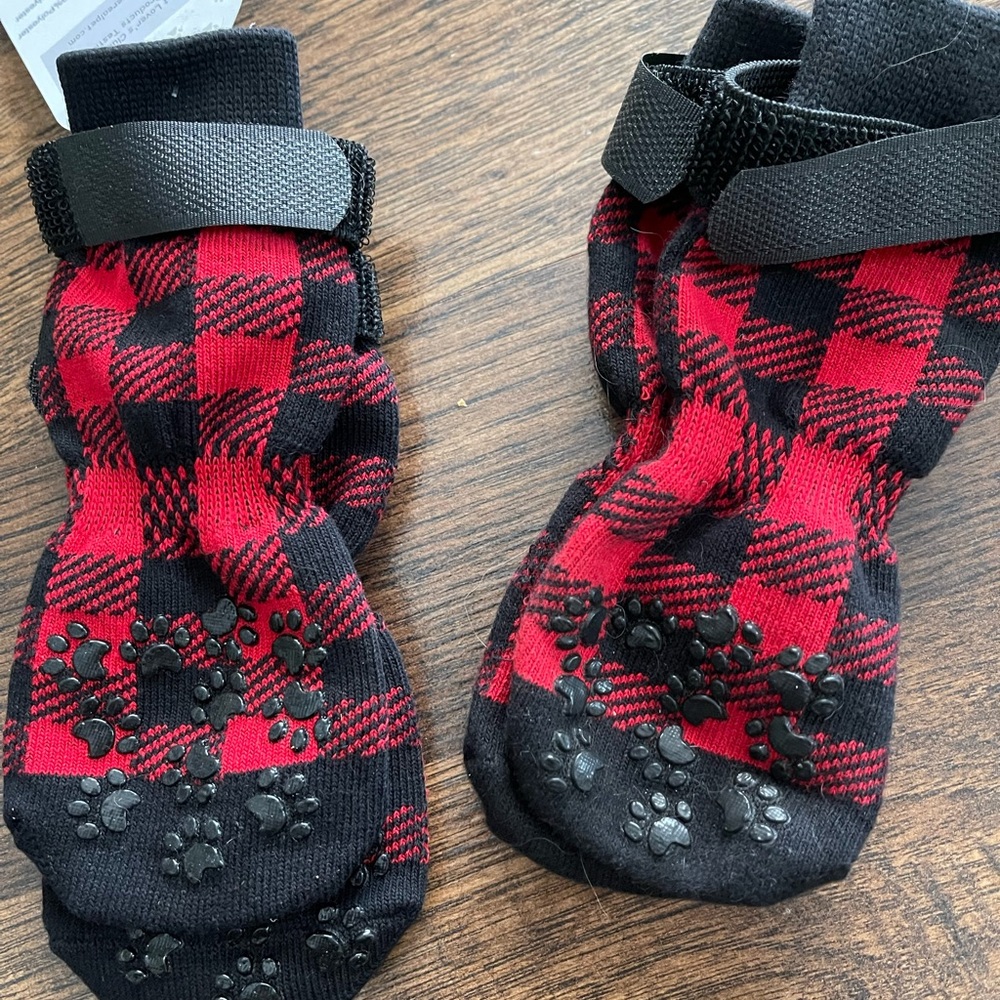 4 Scenereal Plaid Double Sided Anti-Slip Boots NWOT